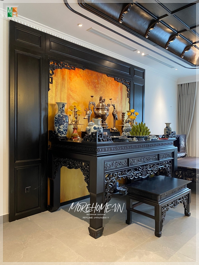 Ngôi nhà của gia đình sẽ được thi công một bàn thờ gỗ tự nhiên theo phong cách Indochine, để thờ cúng tổ tiên, cha ông đi trước và cầu nguyện cho sự bình an và may mắn cho tất cả thành viên trong gia đình.